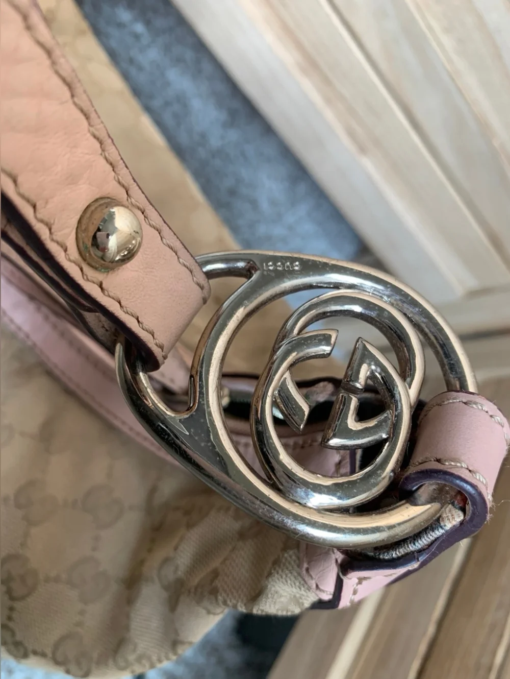 GUCCI/Ebony GG Canvas Interlocking G Medium Hobo Bag. - Picture 4 of 16